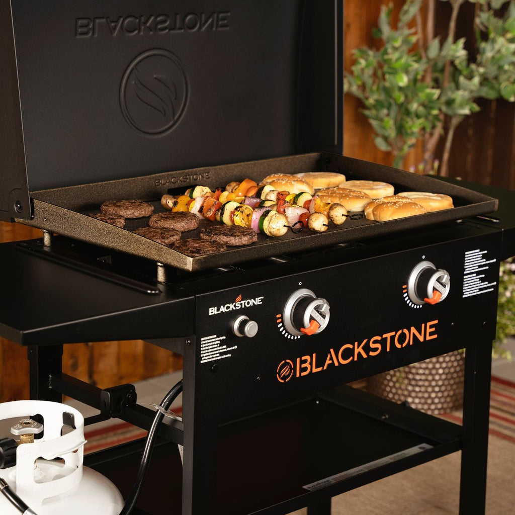 Blackstone 28in Griddle with Hood Gas Barbecue - Black